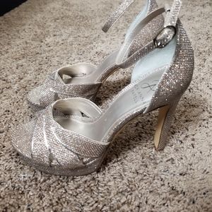 Adrianna Papell Gold Glitter Heels  6M